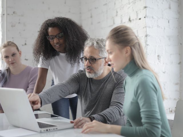 Guide pratique pour mesurer le retour sur investissement (ROI)
