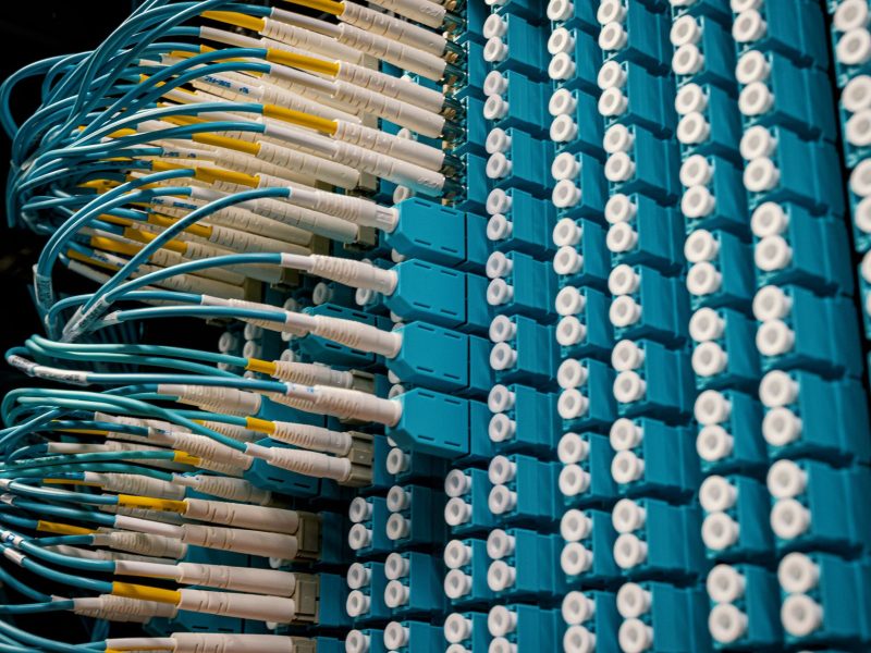 Debian autorise le code IA et divise les développeurs