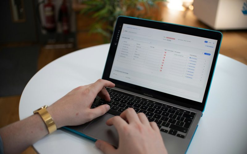 Développement d&rsquo;application métier : quand une PME doit passer au sur mesure