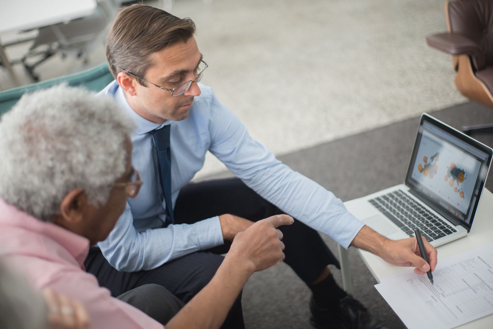 Pourquoi faire appel à un courtier pour vos logiciels de gestion PME